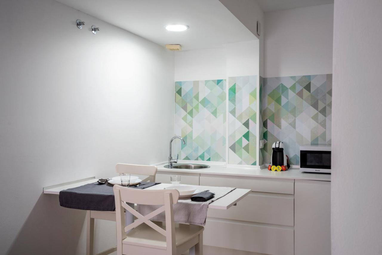 Hostal Plaza De Italia Caces Extérieur photo