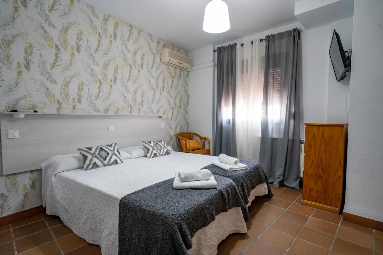 Hostal Plaza De Italia Caces Extérieur photo