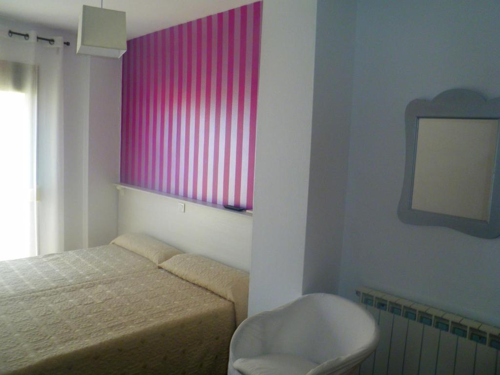 Hostal Plaza De Italia Caces Extérieur photo