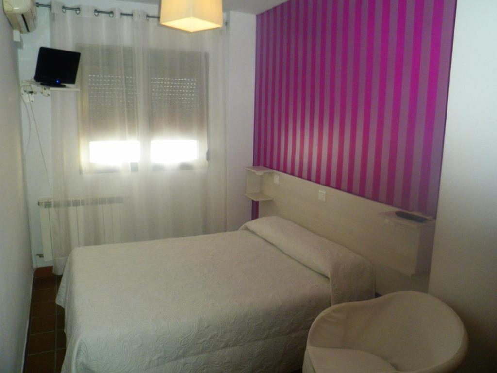 Hostal Plaza De Italia Caces Extérieur photo