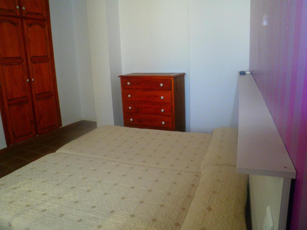 Hostal Plaza De Italia Caces Chambre photo